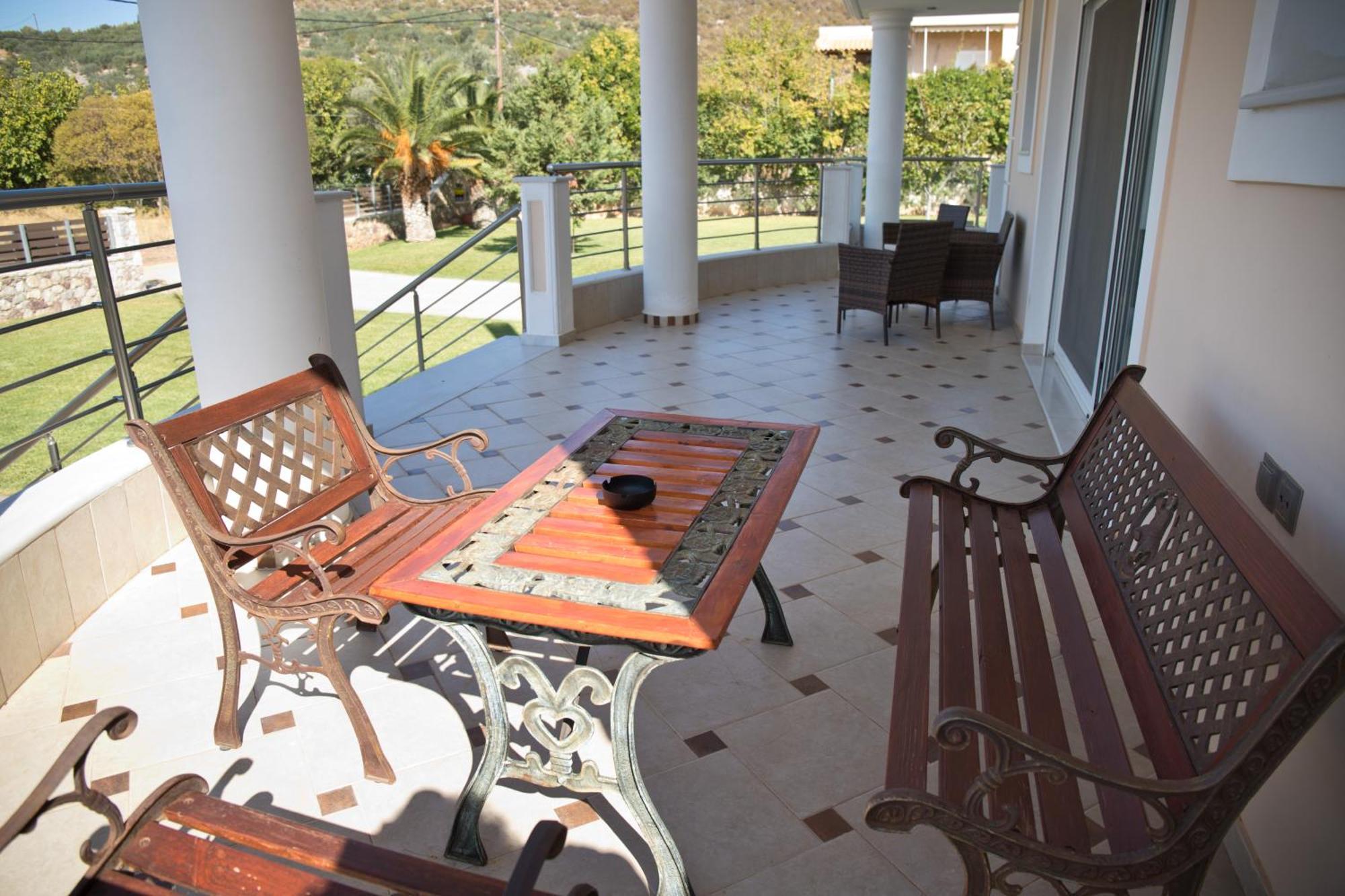 Eva στην περιοχή * Eretria (Evia)